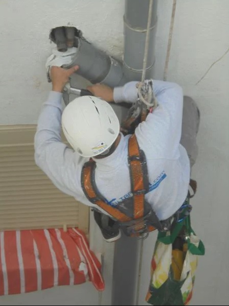 Sustitución de bajante con acceso por cuerda